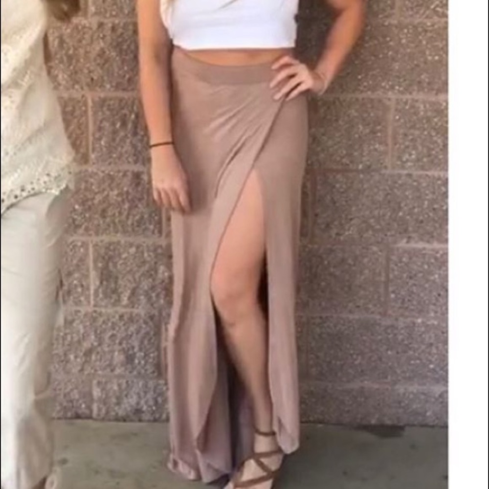 Vestique Maxi Skirt with Slit